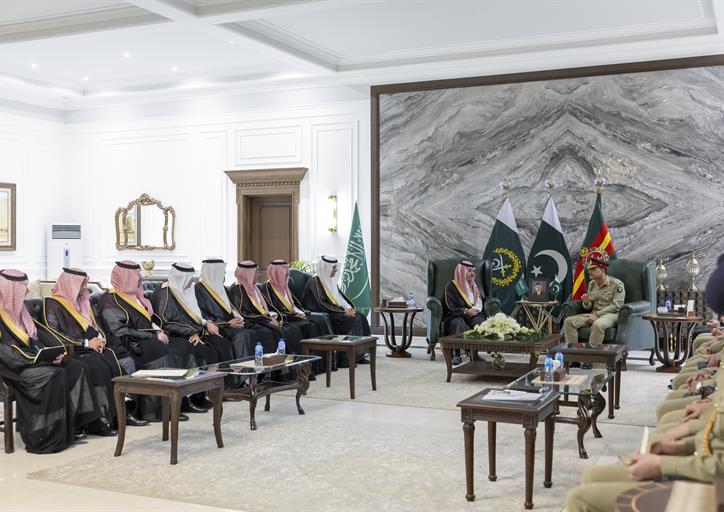 سمو وزير الخارجية ووفد المملكة رفيع المستوى يلتقي رئيس أركان الجيش الباكستاني