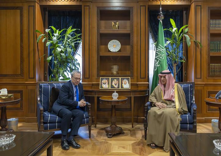 معالي وزير الدولة للشؤون الخارجية عضو مجلس الوزراء ومبعوث شؤون المناخ يستقبل المدير العام السياسي في وزارة الخارجية والكومنولث والتنمية بالمملكة المتحدة