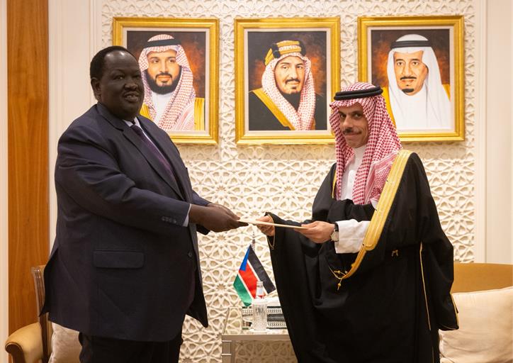  سمو ولي العهد يتلقى رسالة خطية من رئيس جمهورية جنوب السودان