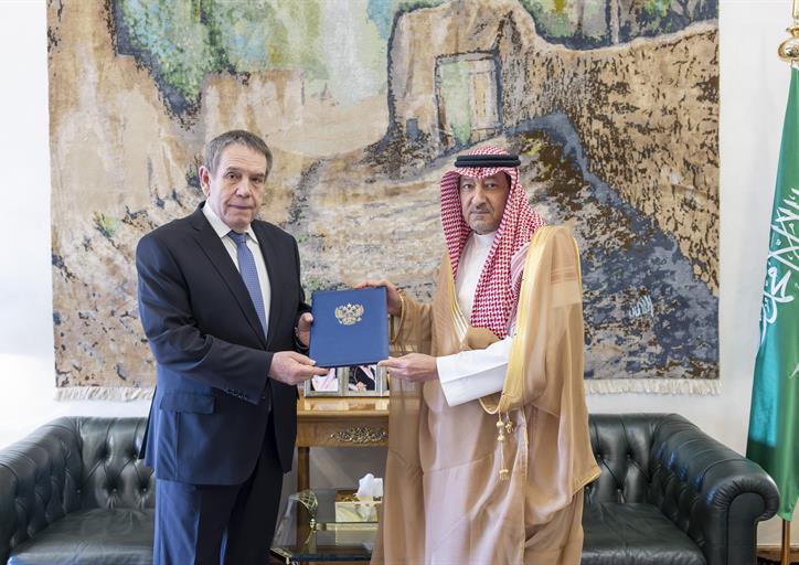  سمو وزير الخارجية يتلقى رسالة خطية من وزير خارجية روسيا