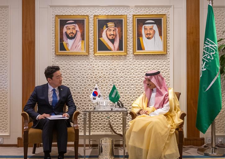 سمو وزير الخارجية يستقبل المبعوث الخاص لرئيس جمهورية كوريا 