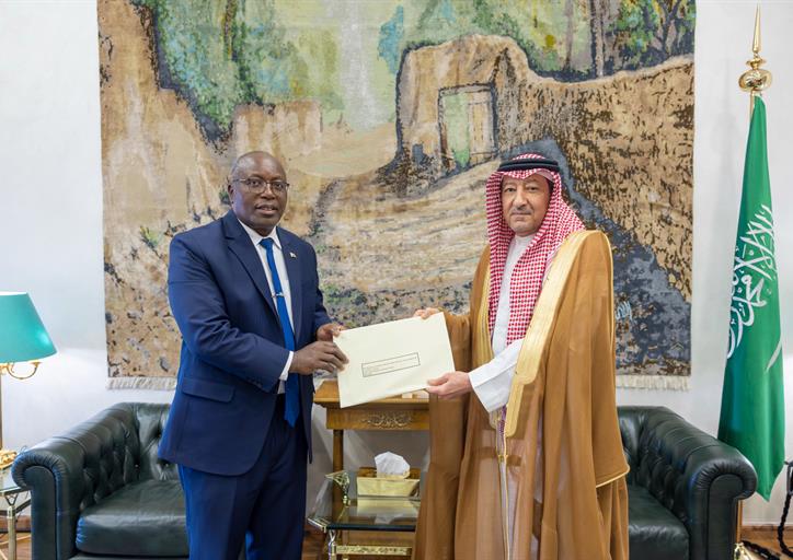خادم الحرمين الشريفين يتلقى رسالة خطية من رئيس جمهورية زيمبابوي