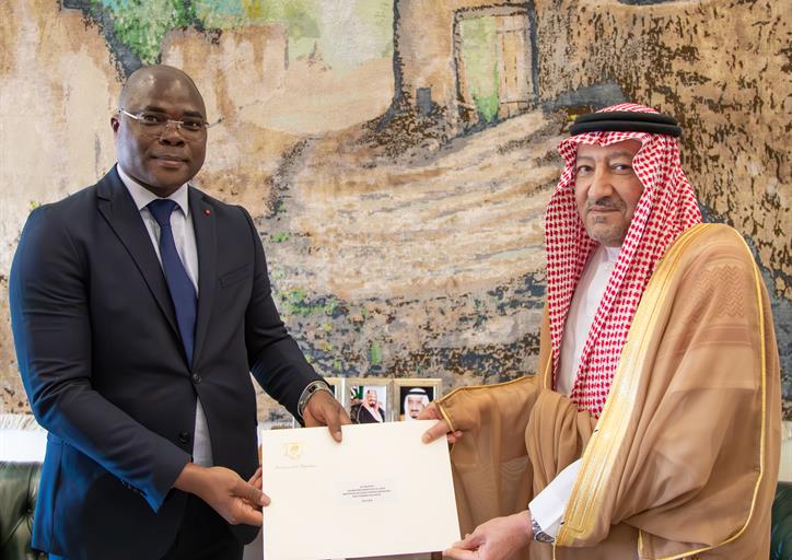 خادم الحرمين الشريفين يتلقى رسالة خطية من رئيس جمهورية كوت ديفوار 
