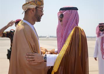 سمو وزير الخارجية يصل إلى سلطنة عُمان