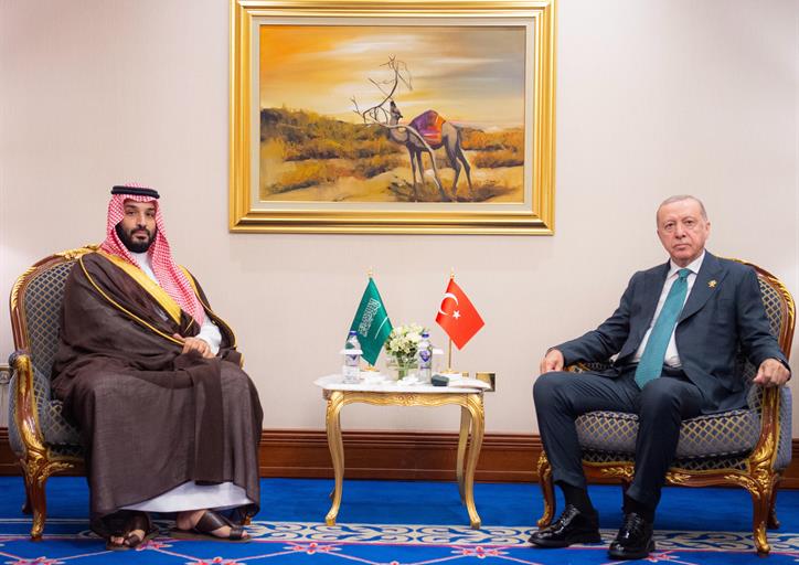 سمو ولي العهد يلتقي رئيس الجمهورية التركية