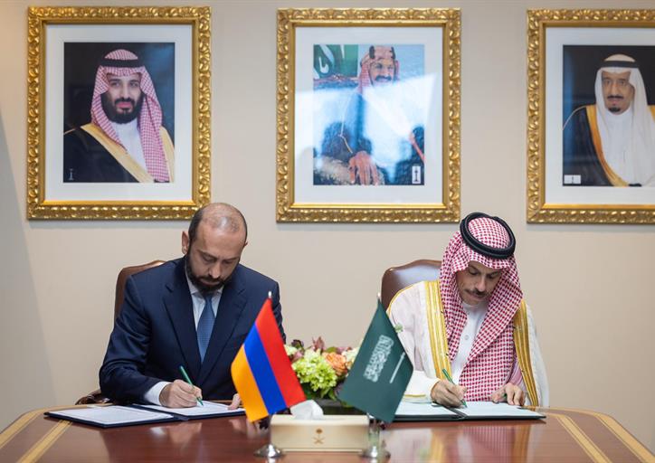 سمو وزير الخارجية يلتقي وزيرة خارجية منغوليا ويوقعان اتفاقية اعفاء متبادلة للجوازات الدبلوماسية والخاصة