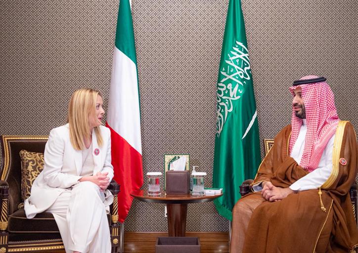 سمو ولي العهد يلتقي رئيسة وزراء إيطاليا