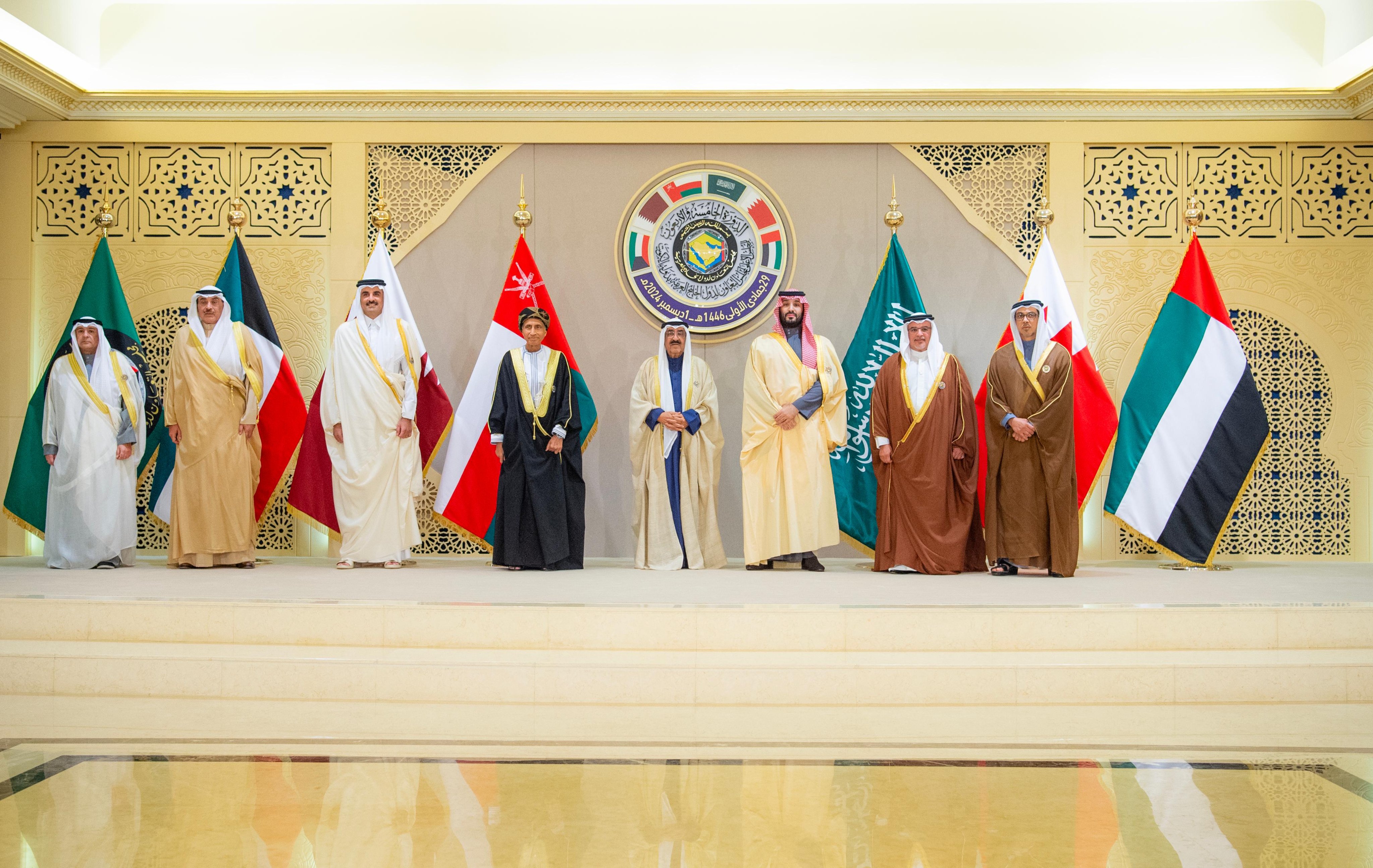 سمو ولي العهد يرأس وفد المملكة في الدورة الـ 45 للمجلس الأعلى لمجلس التعاون لدول الخليج العربية المنعقدة في الكويت