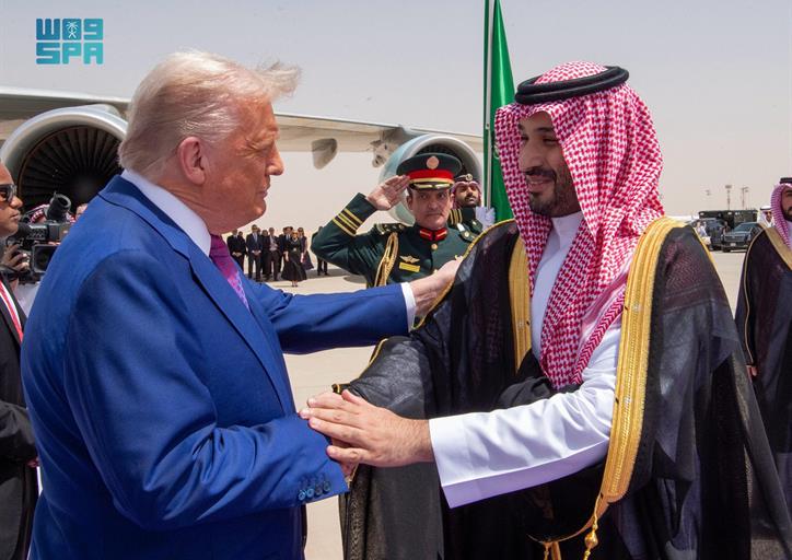 سمو ولي العهد يستقبل رئيس الولايات المتحدة الأمريكية في الديوان الملكي بقصر اليمامة ويقيم مأدبة غداء رسمية تكريمًا لفخامته