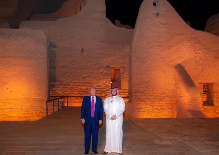  سمو ولي العهد يصطحب الرئيس الأمريكي في جولة بحي الطريف التاريخي في الدرعية