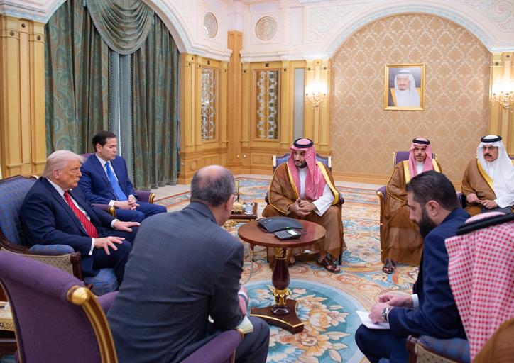 سمو ولي العهد ورئيس الولايات المتحدة الأمريكية ورئيس الجمهورية السورية يعقدون لقاءً حول مستقبل الأوضاع في سوريا
