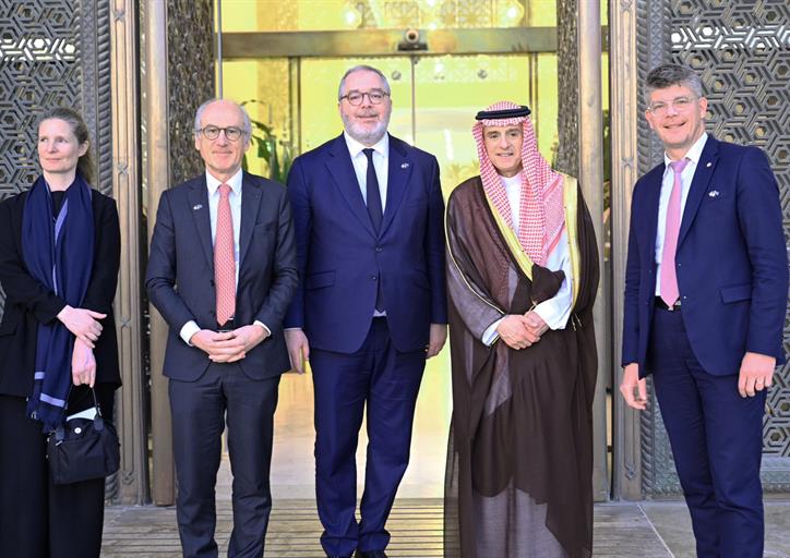 وزير الدولة للشؤون الخارجية يستقبل وفدًا من لجنة الشؤون الخارجية والدفاع في مجلس الشيوخ الفرنسي