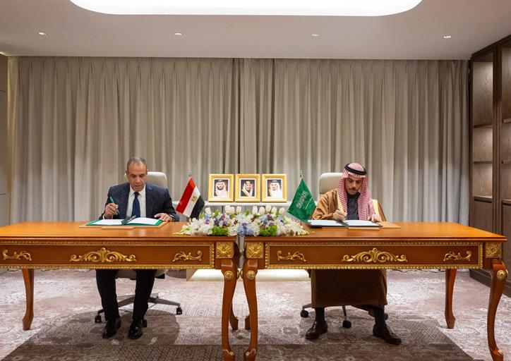 سمو وزير الخارجية ونظيره المصري يوقعان اتفاقية إعفاء متبادل لحاملي الجوازات الدبلوماسية والخاصة