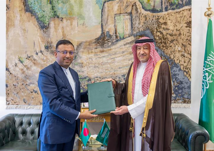 سمو ولي العهد يتلقى رسالة خطية من رئيس وزراء بنغلاديش