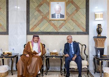 معالي نائب وزير الخارجية يقدم واجب العزاء في وفاة الرئيس اليمني السابق