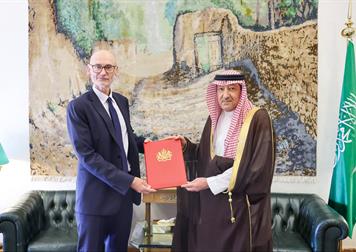 سمو ولي العهد يتلقى رسالة خطية من رئيس الوزراء البريطاني