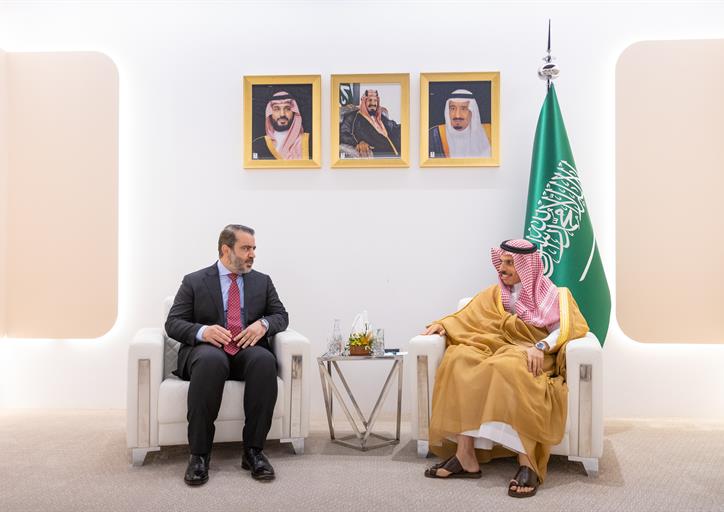 سمو وزير الخارجية يلتقي وزير خارجية سوريا