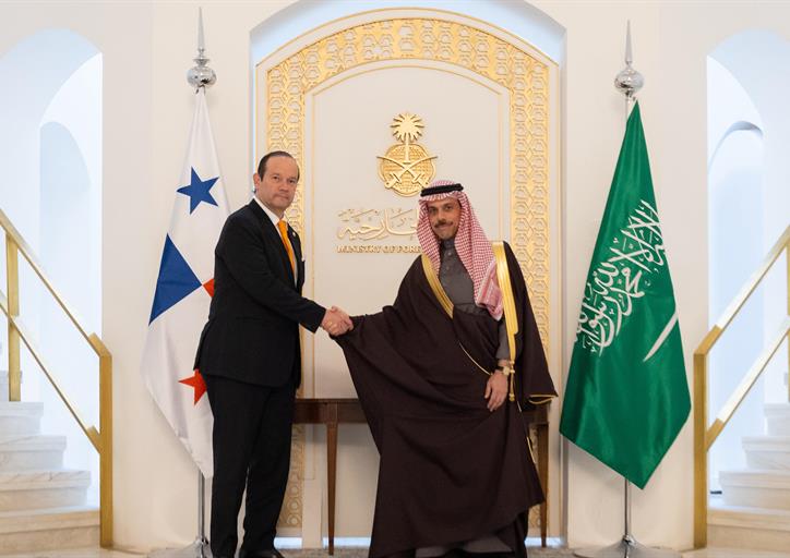 سمو وزير الخارجية يستقبل وزير خارجية بنما