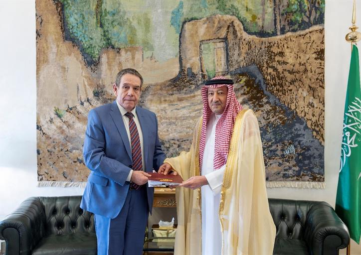 سمو وزير الخارجية يتلقى رسالة خطية من وزير الخارجية الروسي 