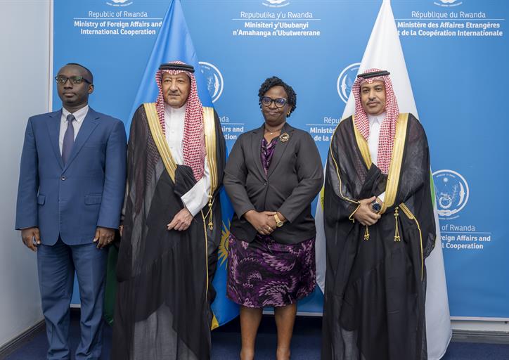  معالي نائب وزير الخارجية يلتقي وزير الدولة للشؤون الخارجية بجمهورية رواندا