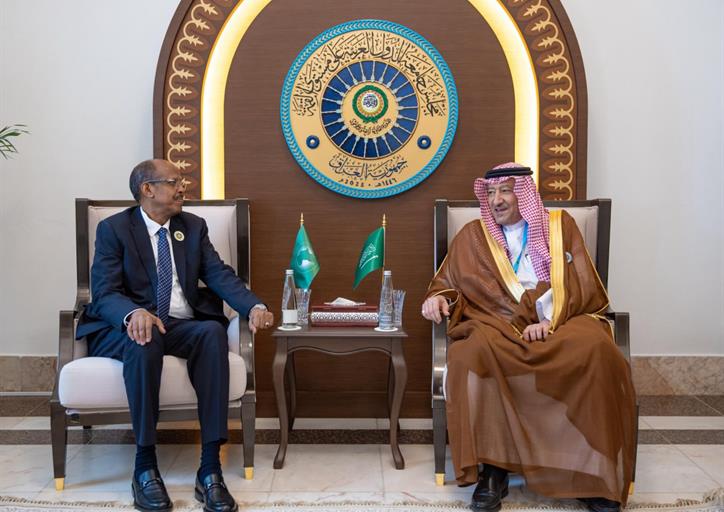 نائب وزير الخارجية يلتقي رئيس مفوضية الاتحاد الأفريقي