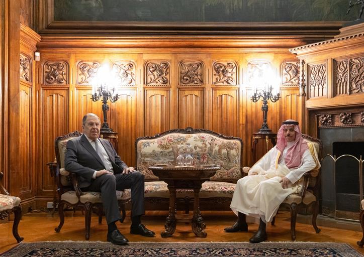  سمو وزير الخارجية يلتقى وزير خارجية روسيا