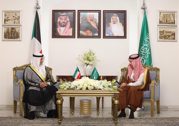 سمو وزير الخارجية يلتقي وزير خارجية دولة الكويت ويعقدان جلسة مباحثات رسمية